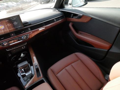 Used 2023 Audi A4 2.0T Premium w/ Convenience Package image 11