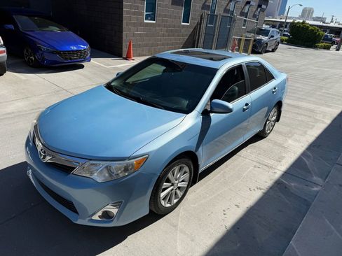 Used 2014 Toyota Camry XLE w/ Leather Package FWD image 10