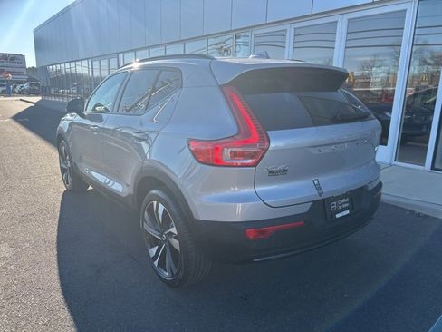 Certified 2025 Volvo XC40 B5 Plus image 3