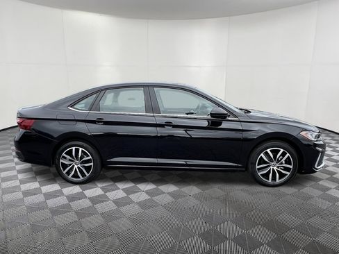 Used 2025 Volkswagen Jetta SE image 7