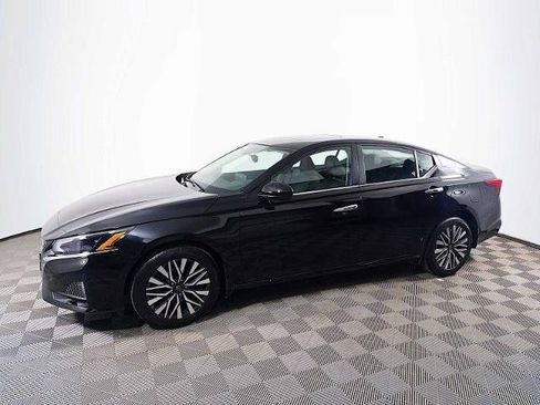 Certified 2023 Nissan Altima 2.5 SV w/ SV Premium Package AWD/4WD image 1