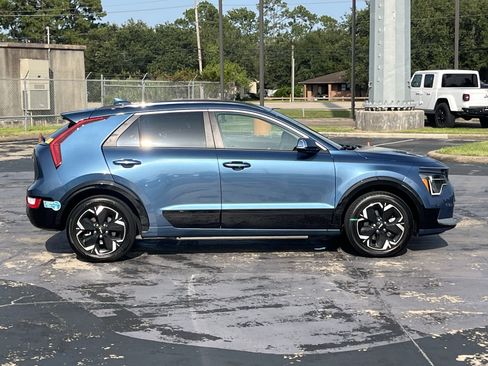 Used 2023 Kia Niro Wind FWD image 11