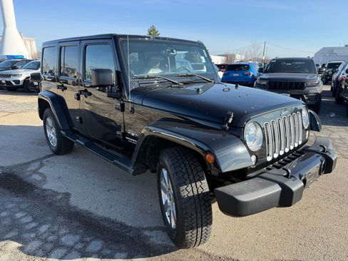 Used 2016 Jeep Wrangler Unlimited Sahara w/ Connectivity Group image 5