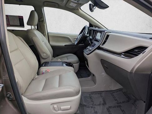 Used 2020 Toyota Sienna XLE image 20