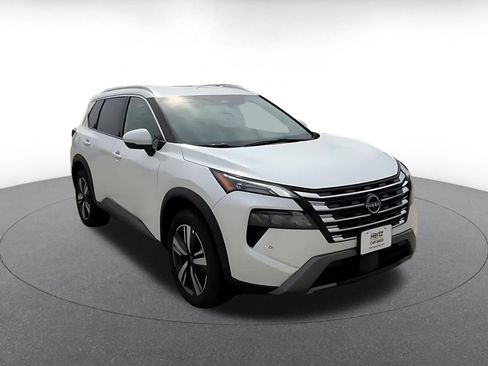Used 2026 Nissan Rogue SL AWD/4WD image 3