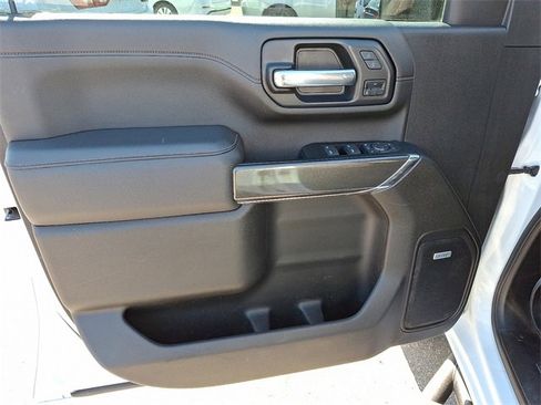 Used 2022 GMC Sierra 2500 AT4 w/ AT4 Premium Plus Package image 9