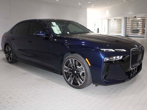 New 2025 BMW 740i image 8