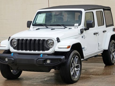 Used 2024 Jeep Wrangler Unlimited AWD/4WD image 47