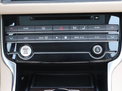 Used 2020 Jaguar XF Prestige AWD/4WD image 21