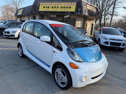 Used 2012 Mitsubishi i ES image 1