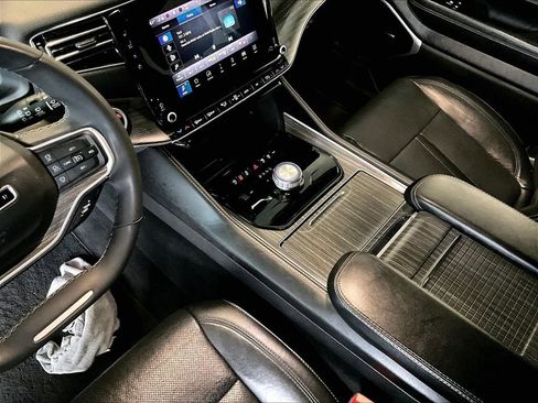 Used 2024 Jeep Wagoneer L Series II w/ Flexible Seating Group image 21