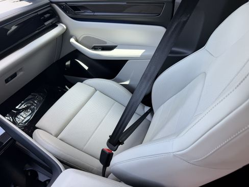 Certified 2024 Porsche Macan Turbo Electric AWD/4WD image 20