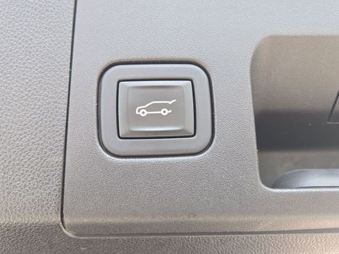 Used 2023 Cadillac XT4 Premium Luxury image 17