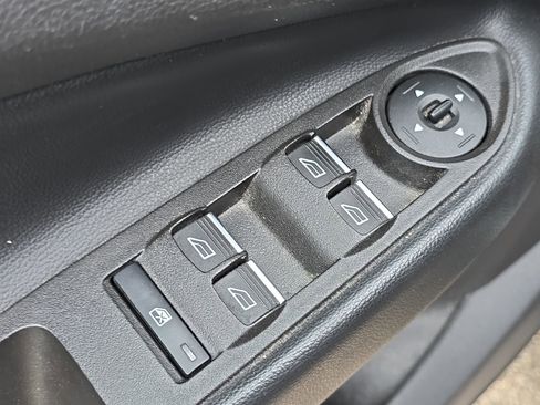 Used 2019 Ford Escape SE image 13