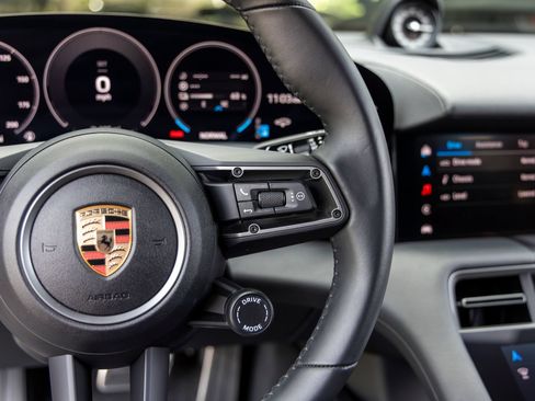 Used 2025 Porsche Taycan RWD image 34