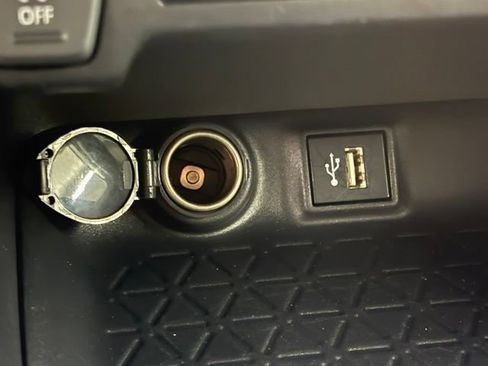 Used 2025 Toyota RAV4 XLE AWD/4WD image 32