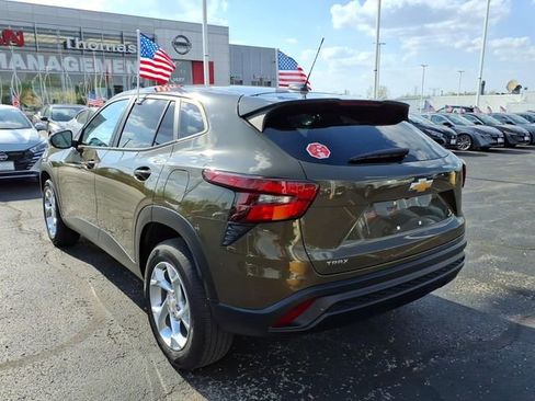 Used 2024 Chevrolet Trax LS w/ LS Convenience Package FWD image 5