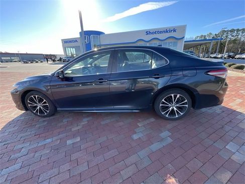 Used 2019 Toyota Camry SE image 10