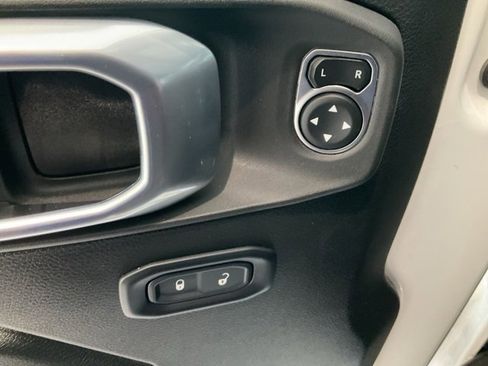 Used 2023 Jeep Gladiator Willys image 5