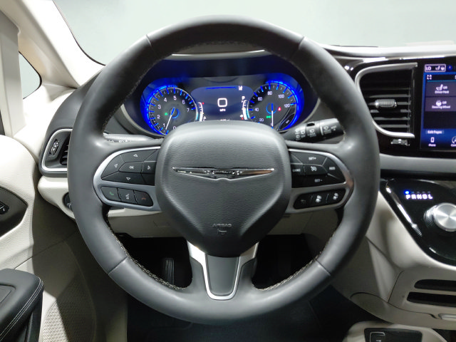 Used 2024 Chrysler Pacifica Touring-L FWD image 27