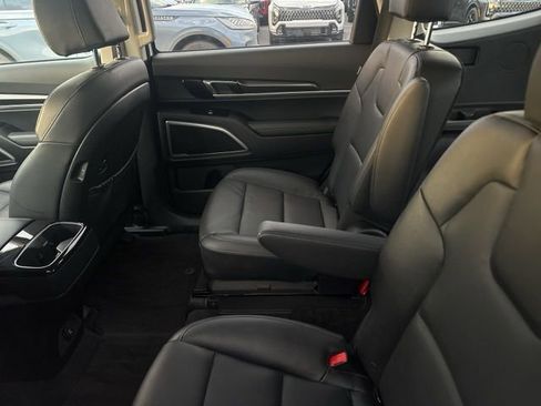 Used 2023 Kia Telluride S image 7