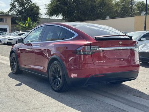 Used 2018 Tesla Model X 75D image 2