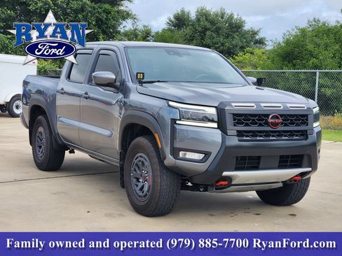 Used 2025 Nissan Frontier PRO-4X AWD/4WD image 2