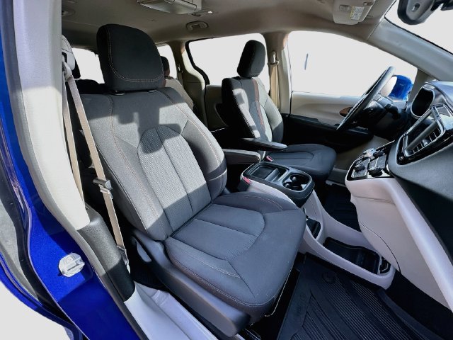Used 2019 Chrysler Pacifica Touring Plus w/ Tire & Wheel Group FWD image 29