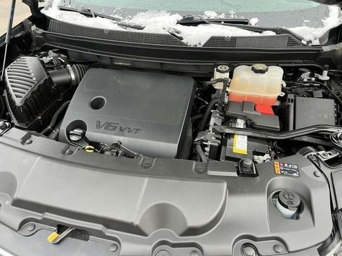 Used 2021 Chevrolet Traverse LT image 9