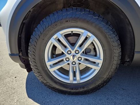 Used 2022 Ford Explorer XLT w/ Equipment Group 202A AWD/4WD image 9