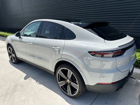 Certified 2023 Porsche Cayenne Platinum Edition AWD/4WD image 3
