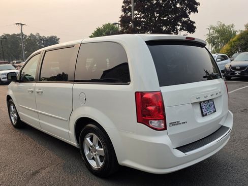 Used 2011 Dodge Grand Caravan Mainstreet w/ PWR Convenience Group FWD image 9