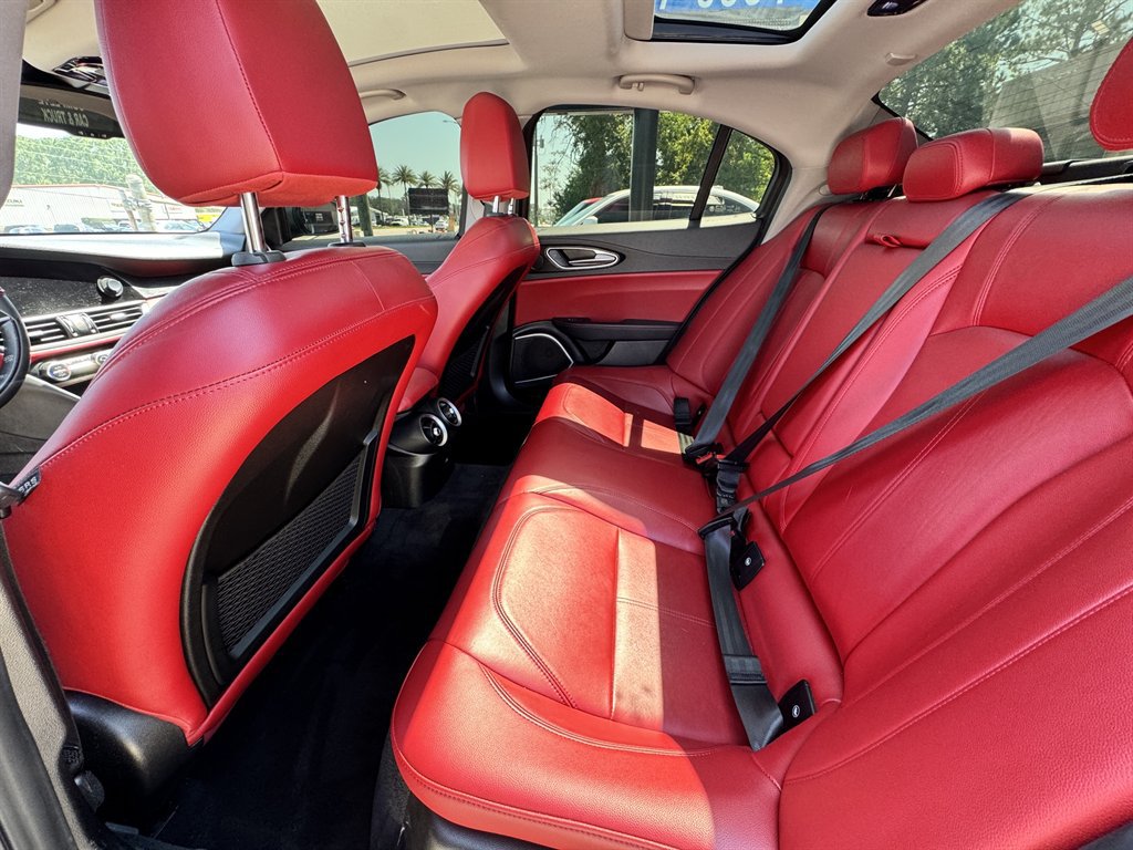 Used 2019 Alfa Romeo Giulia AWD image 12