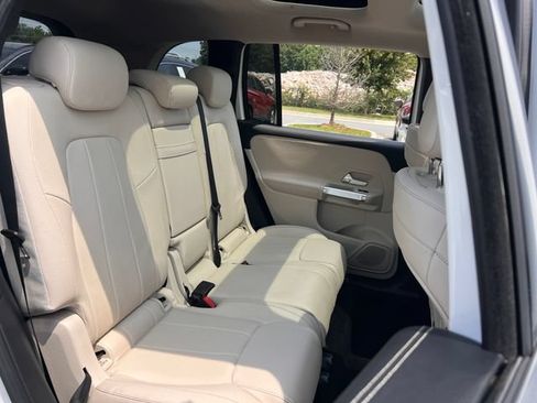 Used 2021 Mercedes-Benz GLB 250 w/ Premium Package image 25