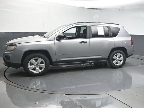 Used 2016 Jeep Compass Sport FWD image 4