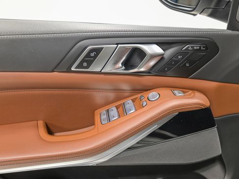 Used 2023 BMW X7 xDrive40i w/ Premium Package image 12