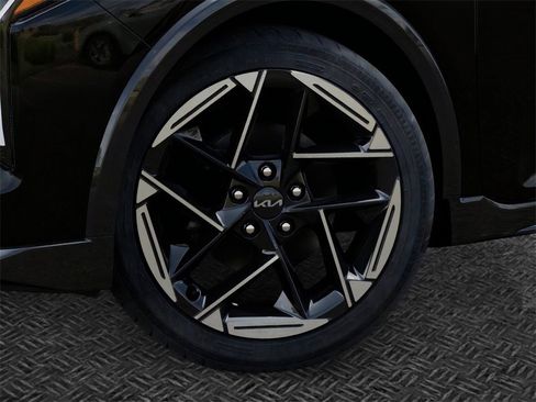 New 2025 Kia K4 GT-Line image 9