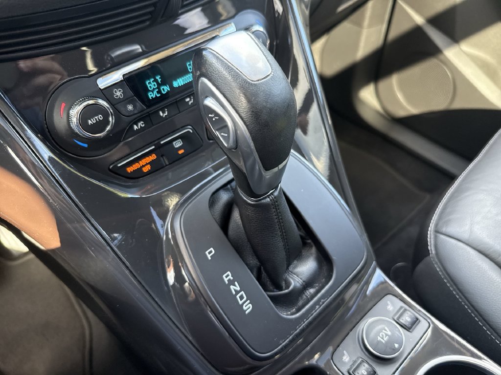 Used 2015 Ford Escape Titanium w/ Equipment Group 301A AWD/4WD image 20