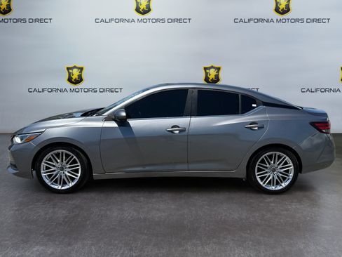 Used 2021 Nissan Sentra SV FWD image 2