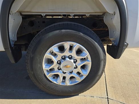 Used 2023 Chevrolet Silverado 2500 LT image 32