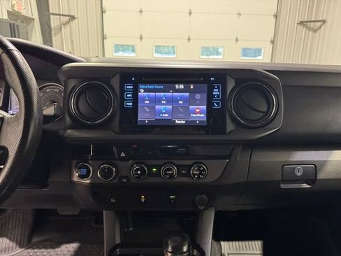 Used 2018 Toyota Tacoma TRD Sport AWD/4WD image 14