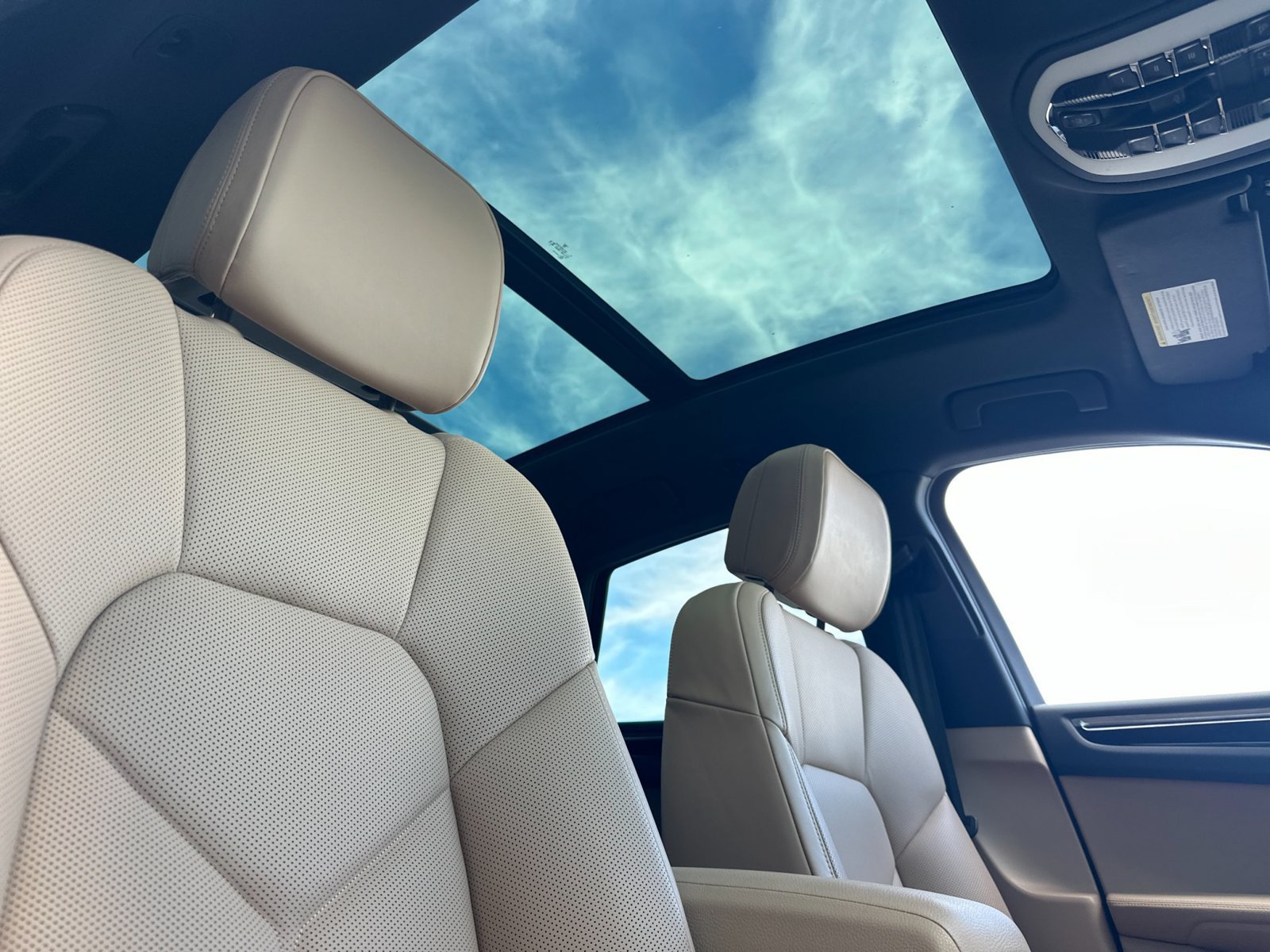 Certified 2026 Porsche Macan AWD/4WD image 27