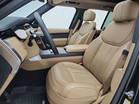 Used 2025 Land Rover Range Rover SE AWD/4WD image 13