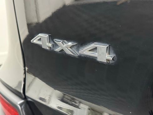 Used 2019 Jeep Cherokee Latitude Plus w/ Comfort/Convenience Group image 7