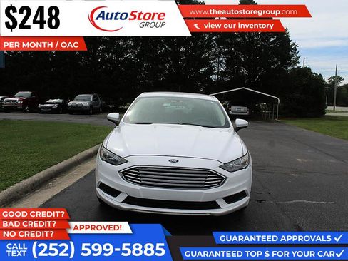Used 2017 Ford Fusion SE w/ Fusion SE Technology Package FWD image 3