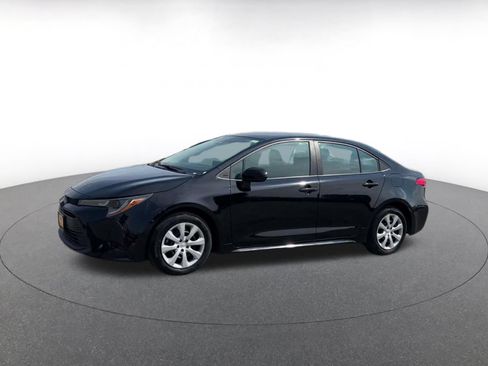Used 2025 Toyota Corolla LE FWD image 8