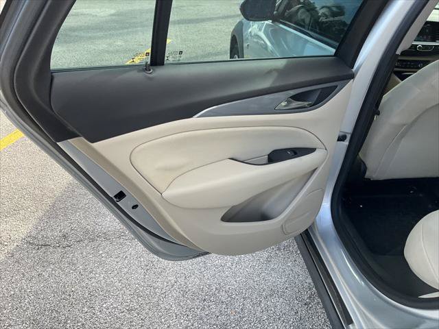 Used 2018 Buick Regal Preferred w/ Sights and Sounds Package AWD/4WD image 17