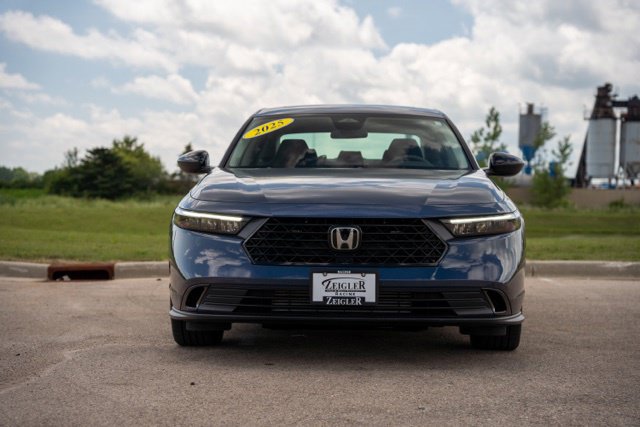 Used 2025 Honda Accord SE image 2