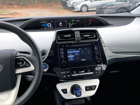 Used 2018 Toyota Prius Two image 6