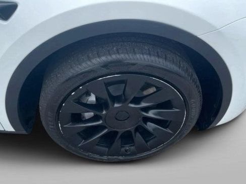 Used 2023 Tesla Model Y Long Range AWD/4WD image 4